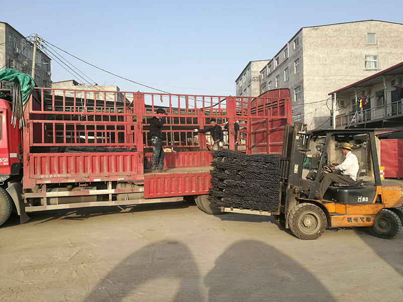 三段式止水螺桿發貨現場(圖1)